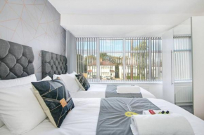 SCA-Big House 9min to NEC - Sleeps 7 - Park 3 vans